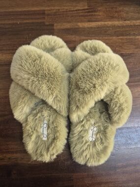 Jessica Simpson Plush Crisscross Slide Slippers - Olive Green Size 8/9